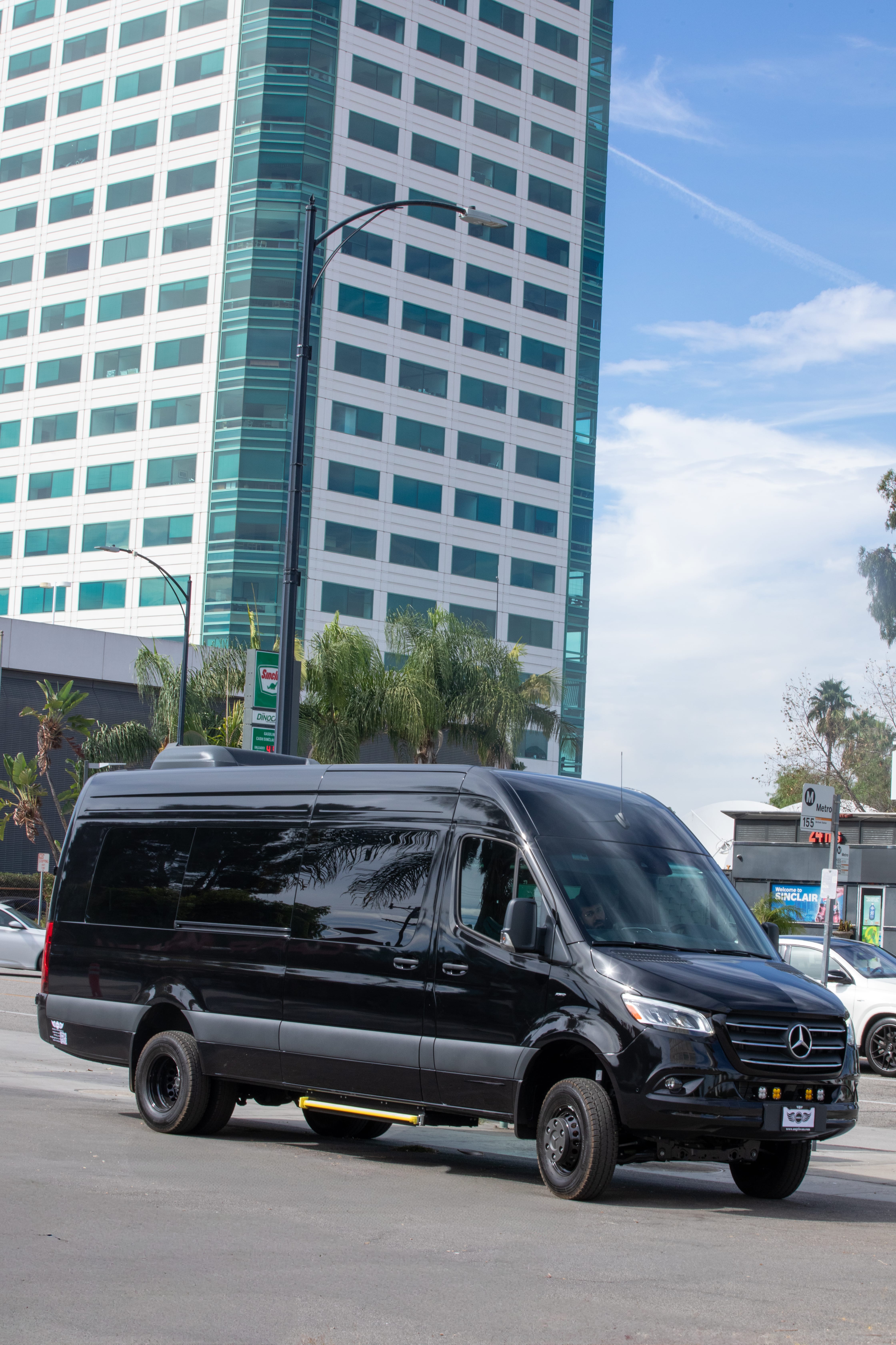 MERCEDEZ-BENZ SPRINTER 3500 AWD 14 PASSENGER Image 24